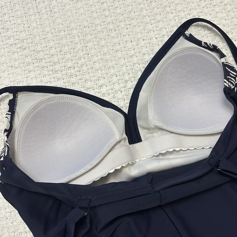 KRISTA floral Black & white one piece Bathing suit padded cups v-neck size 8 - Picture 8 of 12